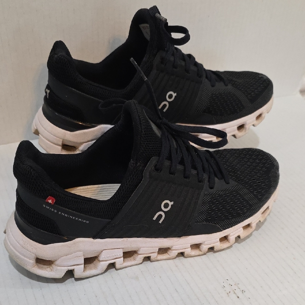 On Running CloudSwift Women's Black and White Athletic Shoes Size 8.5 - Picture 3 of 9